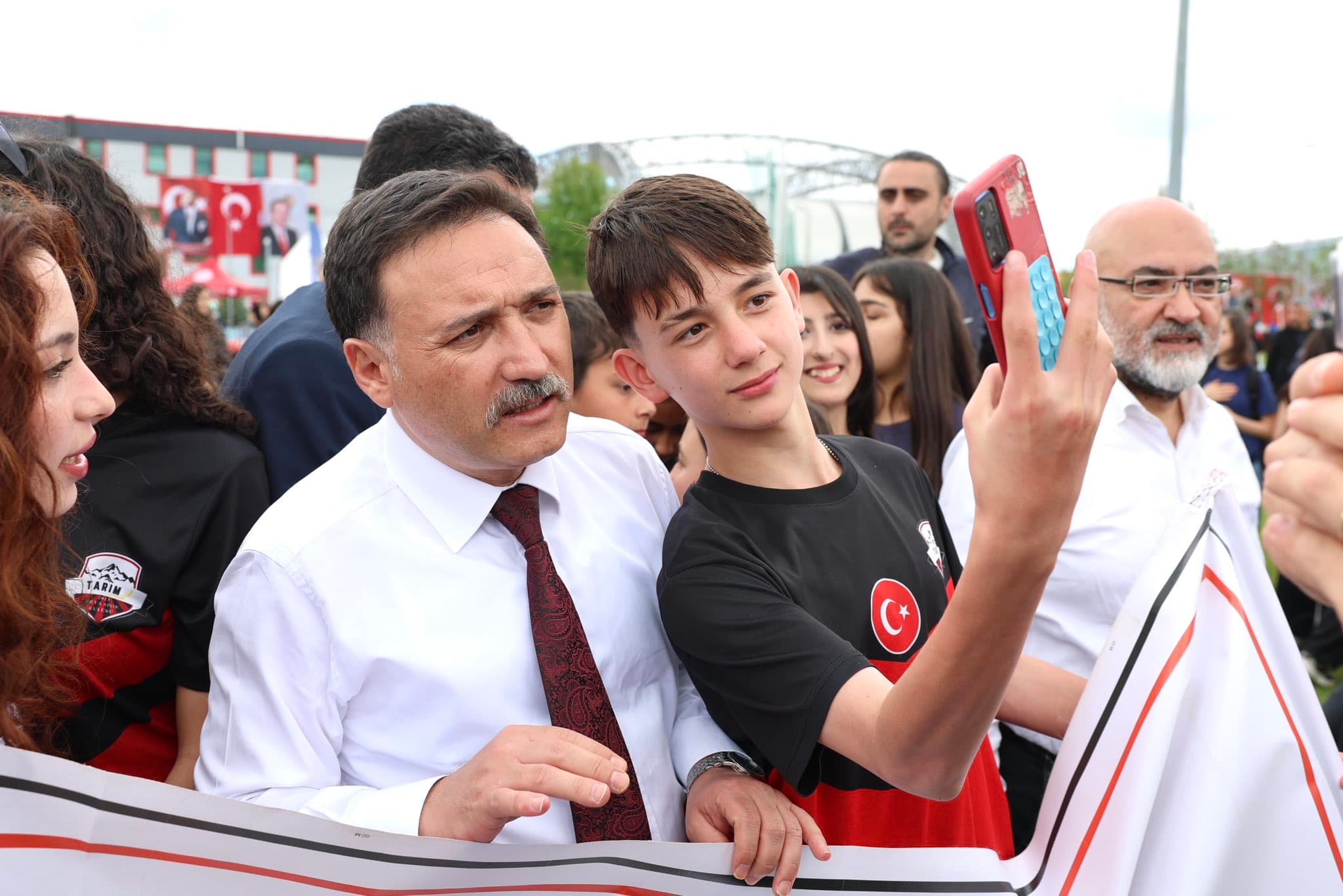 Vali Çiçek; “Gençlerimiz sürekli spor salonlarında olacak”