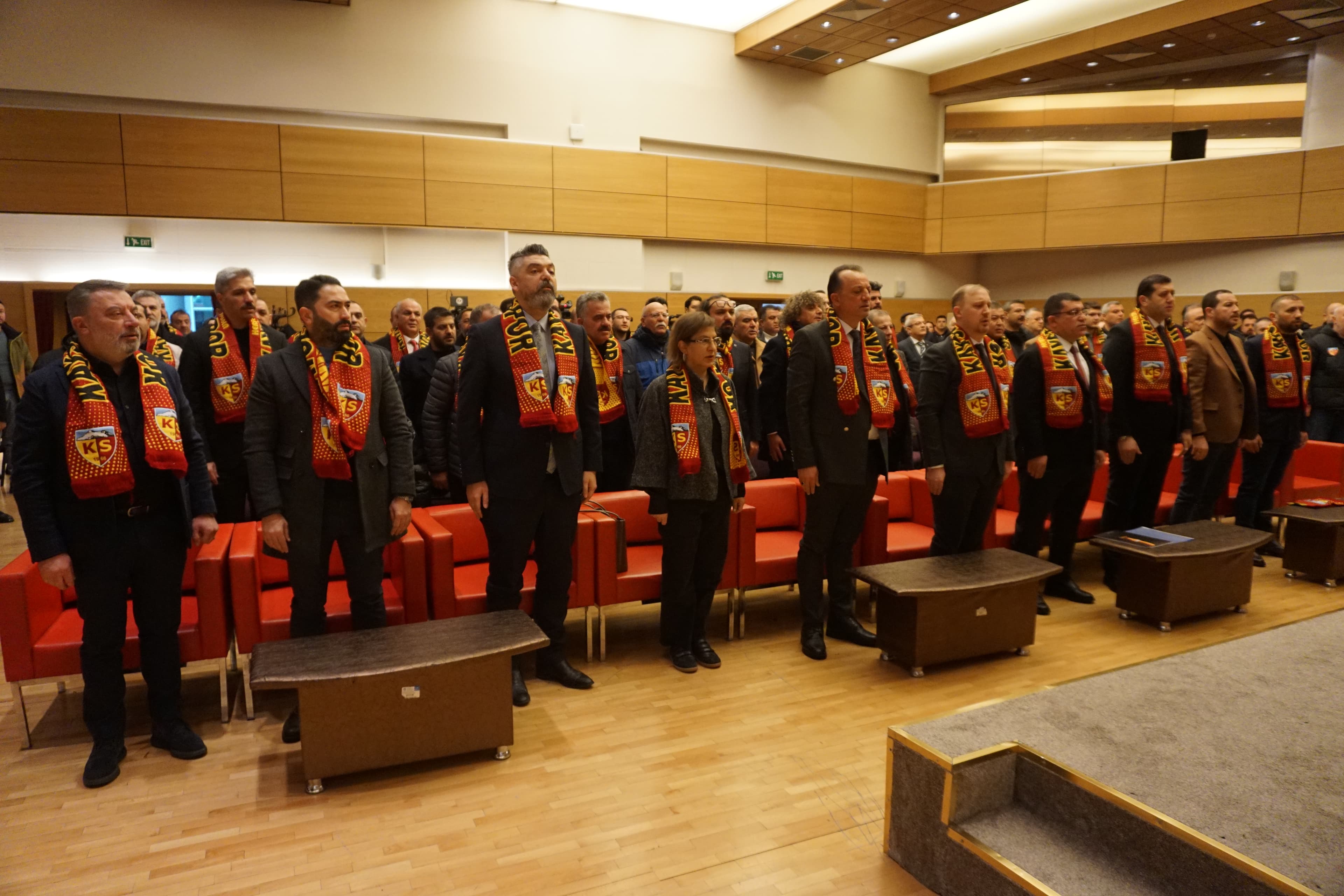 Kayserispor yönetimi, genel kurul kararı sonrası kayıplarda