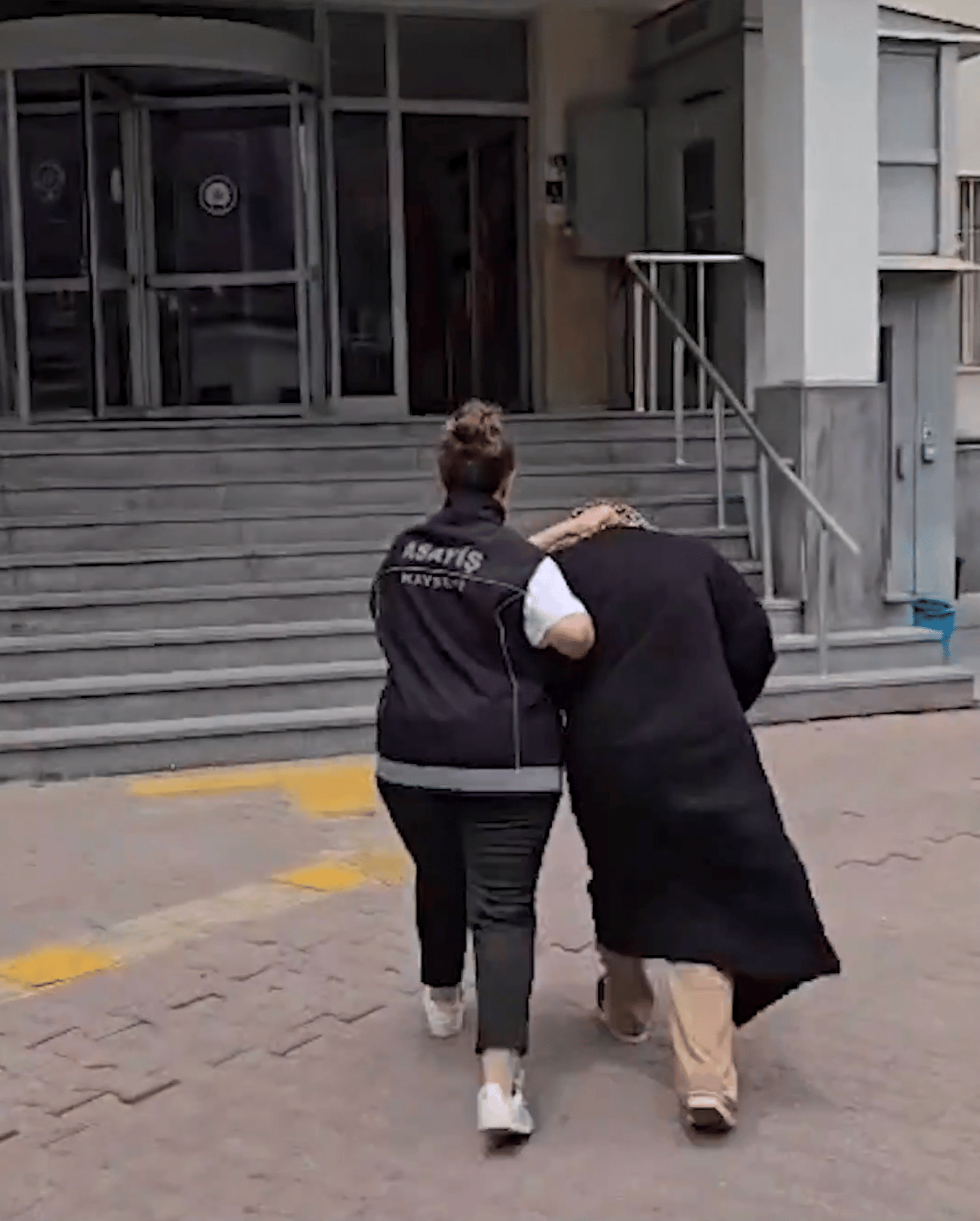 'Silahla Yağma' suçundan aranan firari kadın yakalandı 