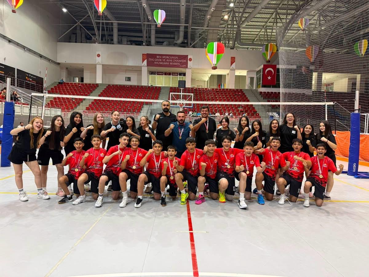 Kayseri ANALİG Voleybol İl Karmaları gruplarından lider olarak çıktı