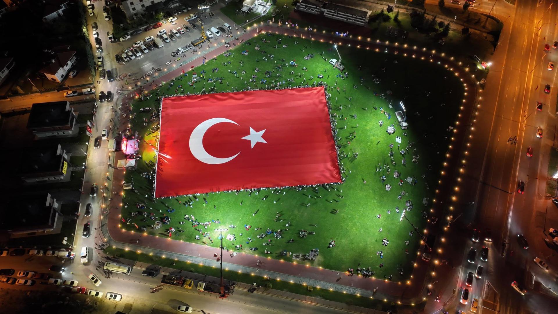 Dünyanın en büyük Türk Bayrağı, Talas’ta açıldı
