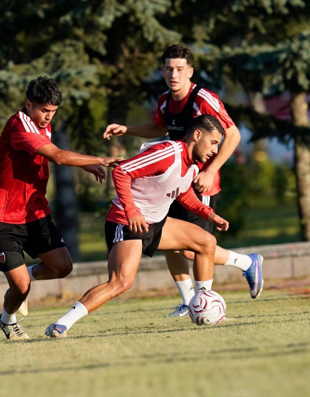 Kayserispor’da ikinci etap kamp  çalışmaları devam ediyor 
