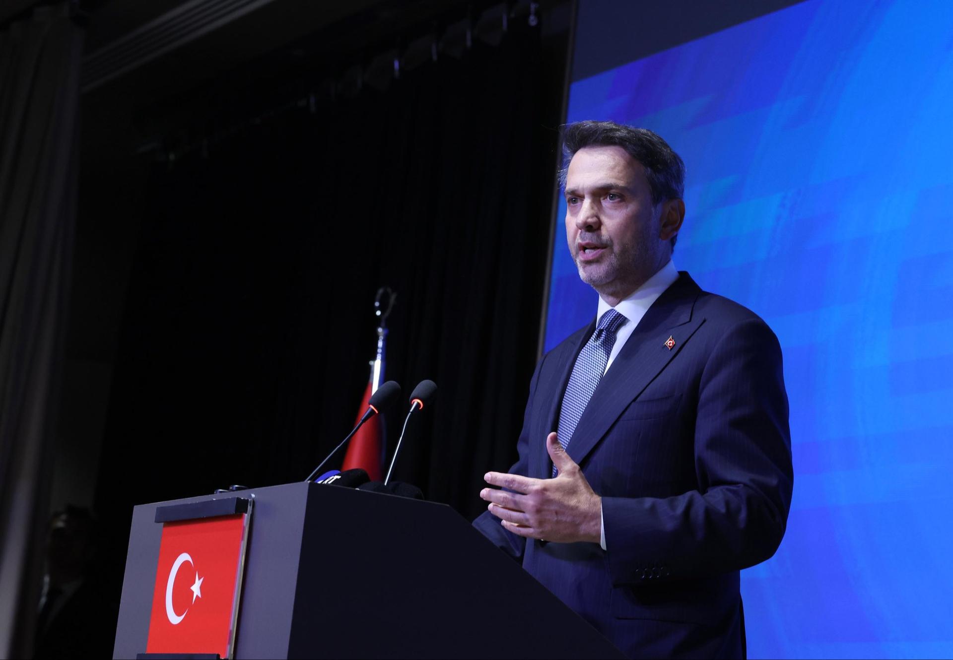 Bakan Bayraktar, “YKS başarı sıralamasına göre yerleşen 300 öğrencimize aylık 13 bin 750 TL başarı bursu vereceğiz” 
