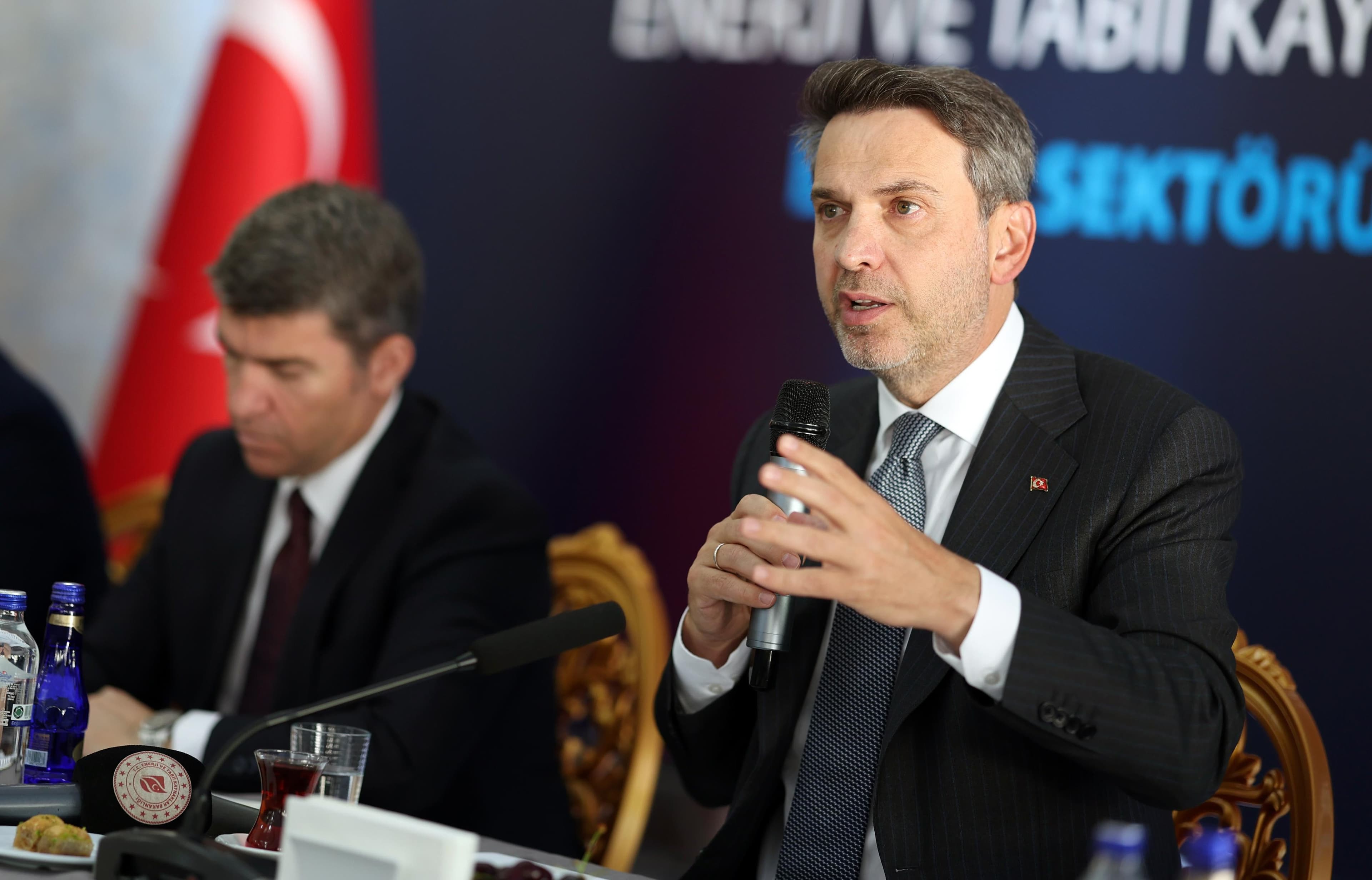 YKS’de ilk 100 bine giren 500 öğrenciye 13 bin lira başarı bursu