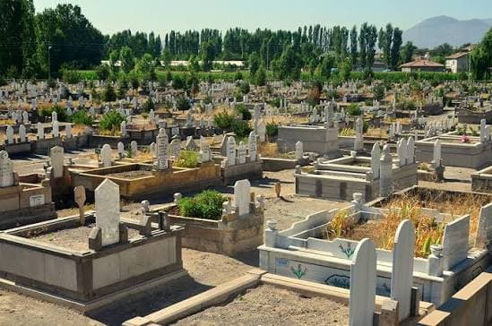 Kayseri’de rezidanstan atılarak öldürülen genç kadın defnedildi