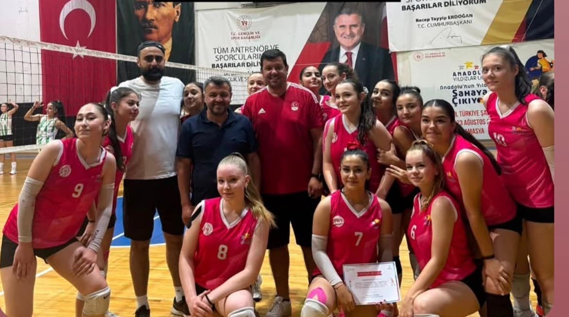 Kayseri Kadın Voleybol İl Karması Türkiye 3’üncüsü oldu
