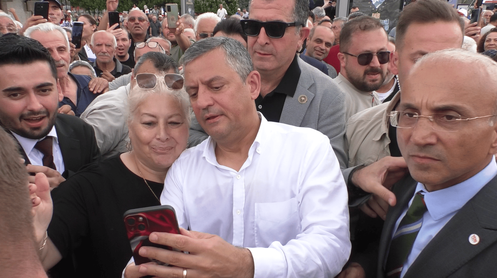 Özgür Özel, “Yasaksız Türkiye, vizesiz Avrupa geliyor” 