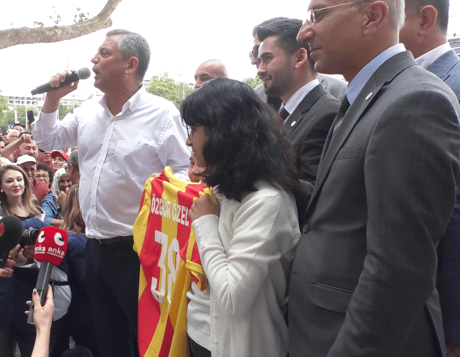 Özgür Özel, “Kayserisporlulara başarılar diliyorum” 