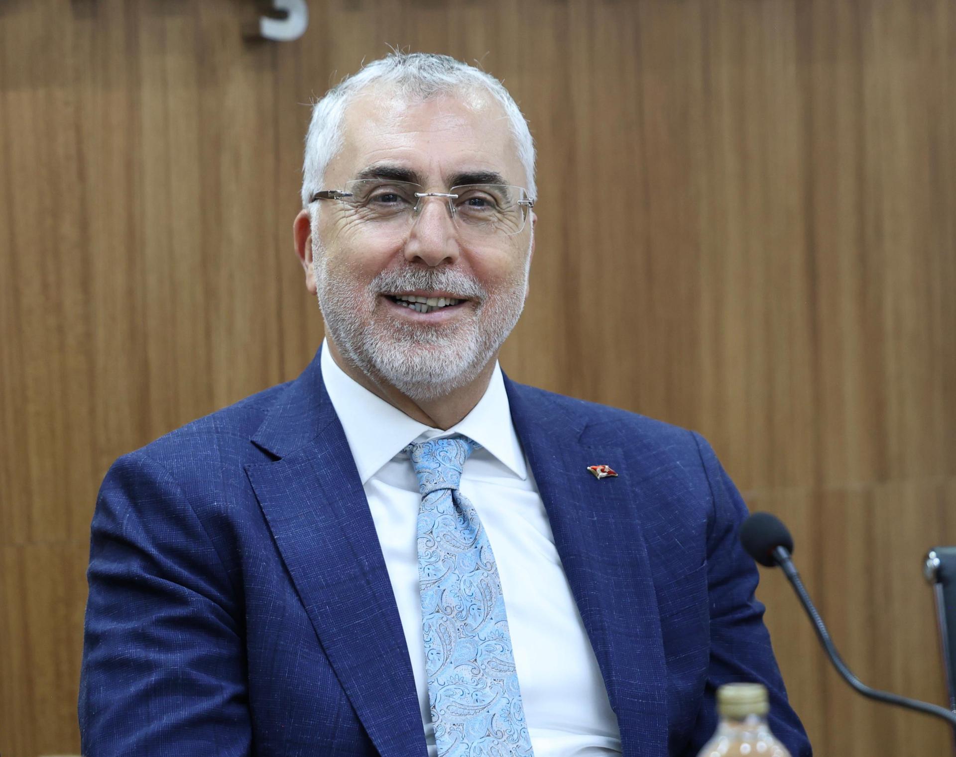 Bakan Işıkhan, “İşsizlik oranı yükselmesine rağmen tek haneli seviyesini korudu” 
