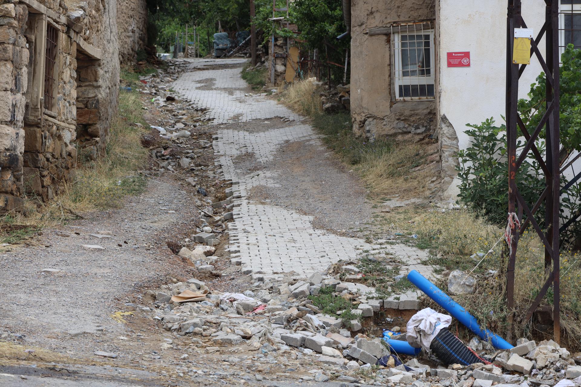 Başkan Öztürk, Derebağ Mahallesi’nde incelemelerde bulundu  