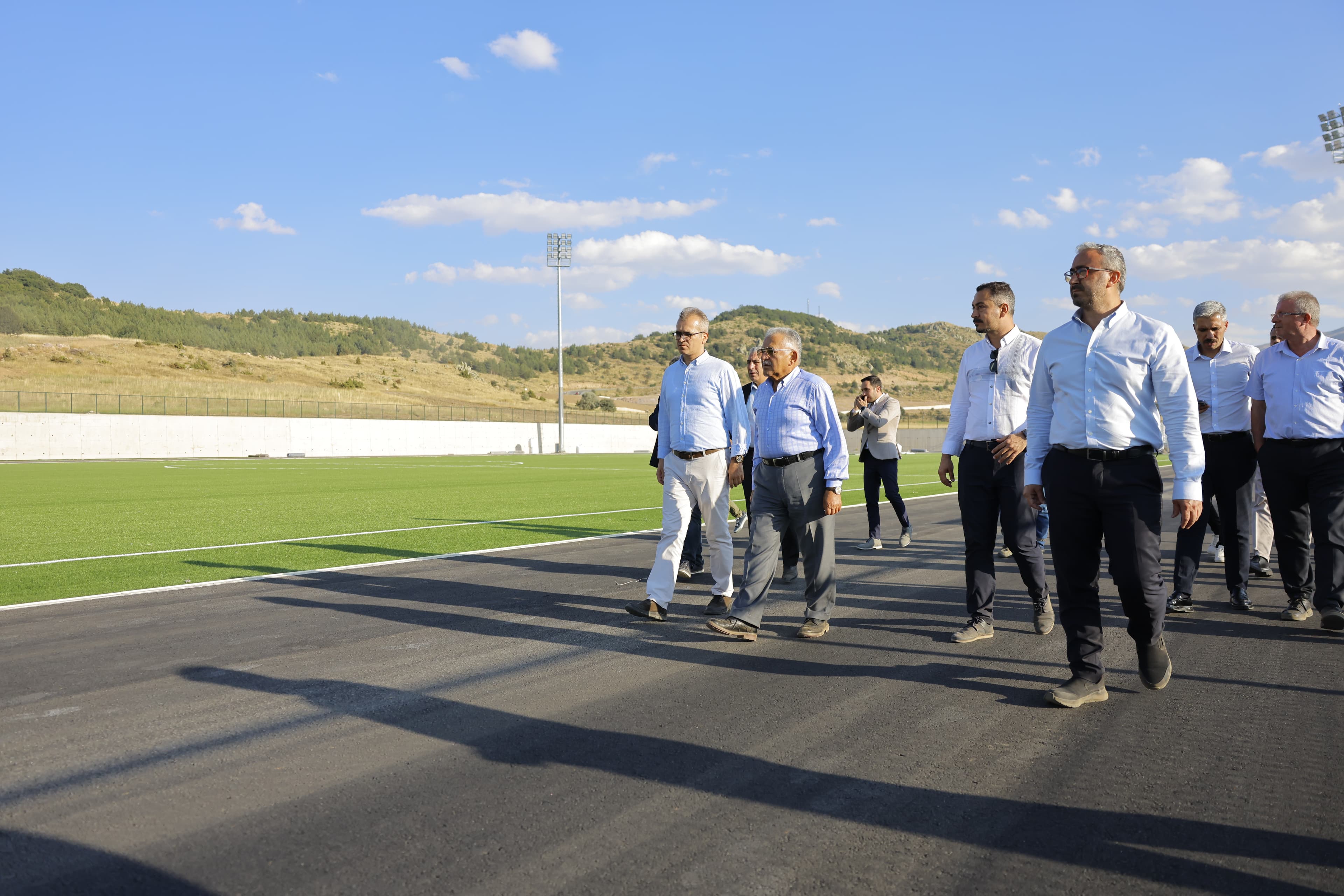 Erciyes Yüksek İrtifa Kamp Merkezi’ndeki atletizm pistinde çalışmalar sürüyor 