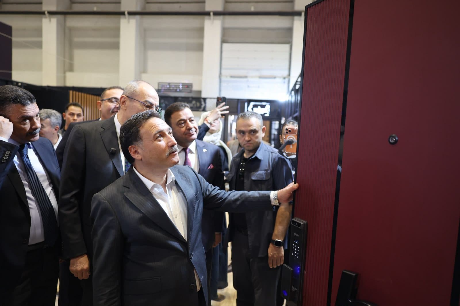Vali Çiçek; “Türkiye’de üretilen her 10 kapıdan 9'unu Kayseri olarak biz üretiyoruz”