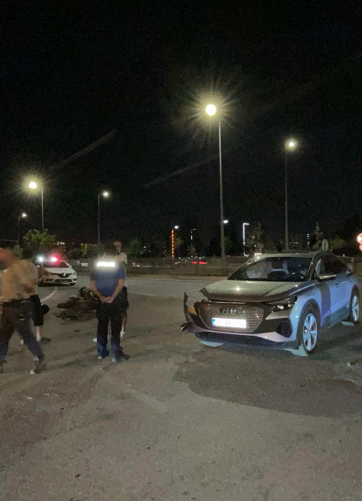 Otomobille çarpışan motosikletin sürücüsü yaralandı