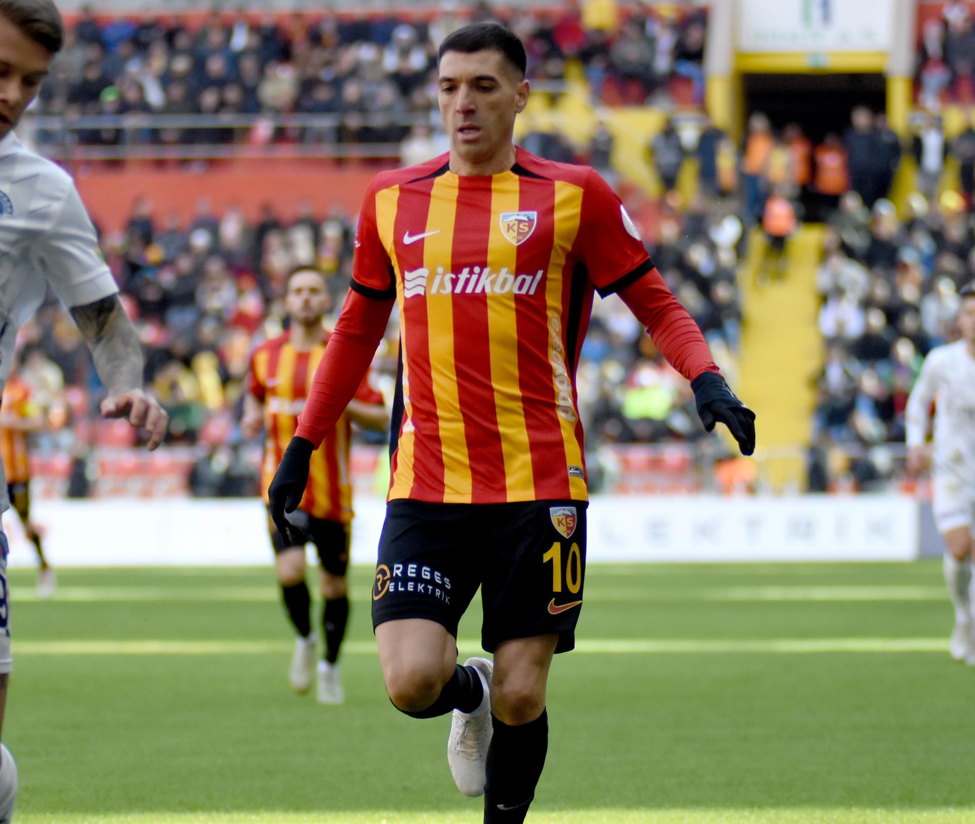 Kayserispor’a Bourabia'nın alacakları nedeniyle transfer yasağı geldi