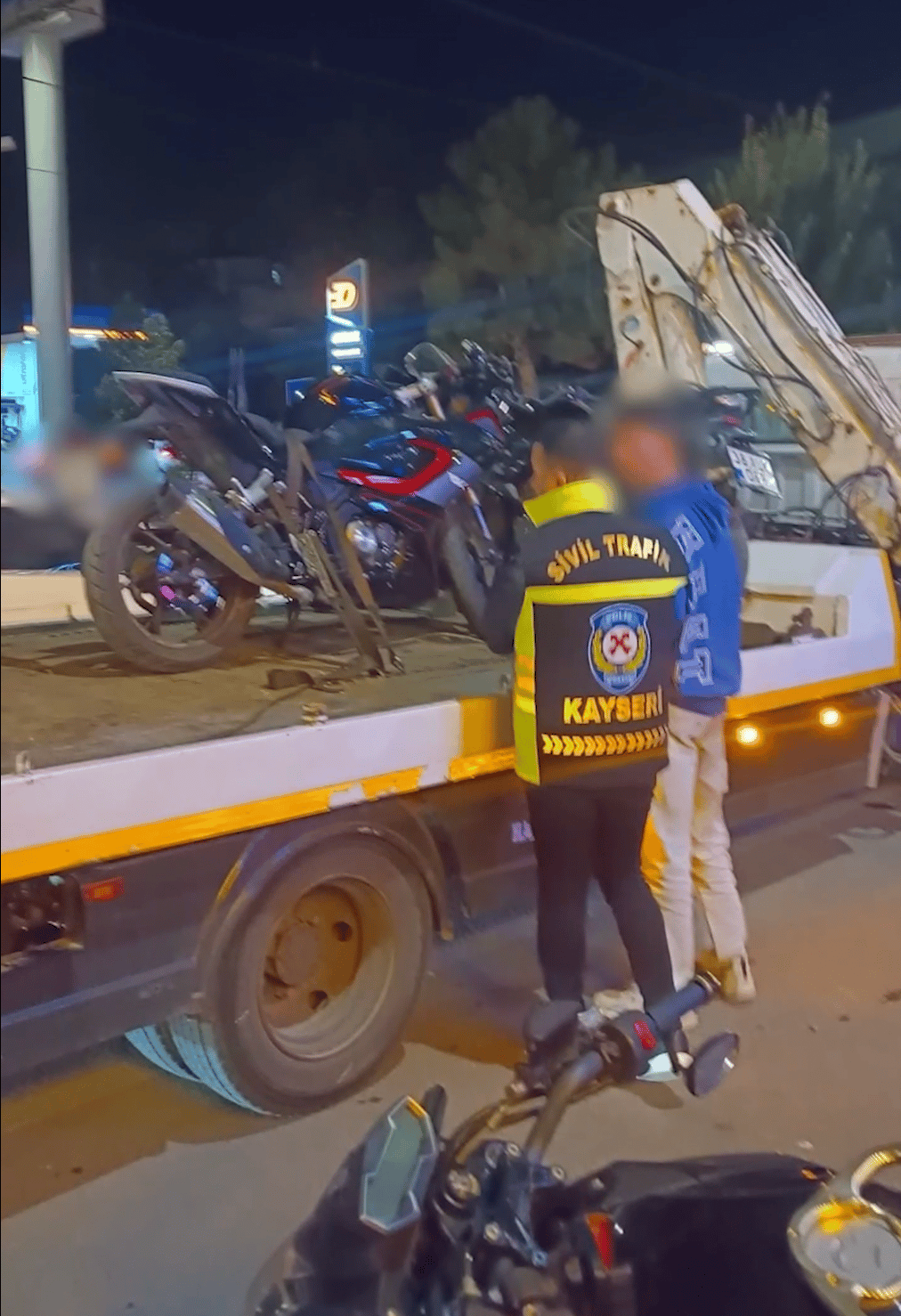 Ön kaldıran 2 motorcuya 285 bin lira ceza 