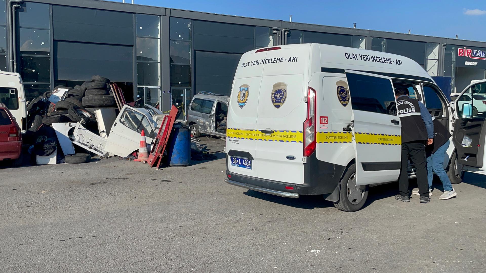 Kardeşini tüfekle yaralayan şahıs kaçtı