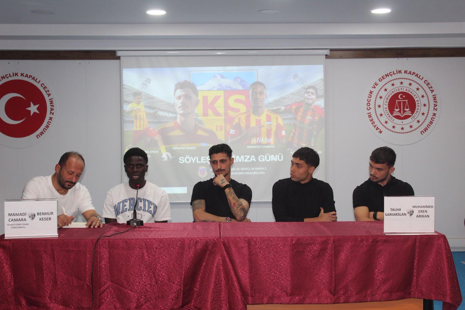 Kayserisporlu futbolculardan Çocuk ve Gençlik Kapalı Ceza İnfaz Kurumu'na ziyaret