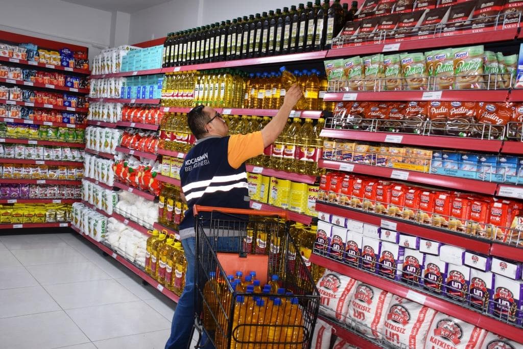 Kocasinan’ın ekimini ve hasadını yaptığı aspir yağı, vatandaşlara ücretsiz olarak dağıtılıyor