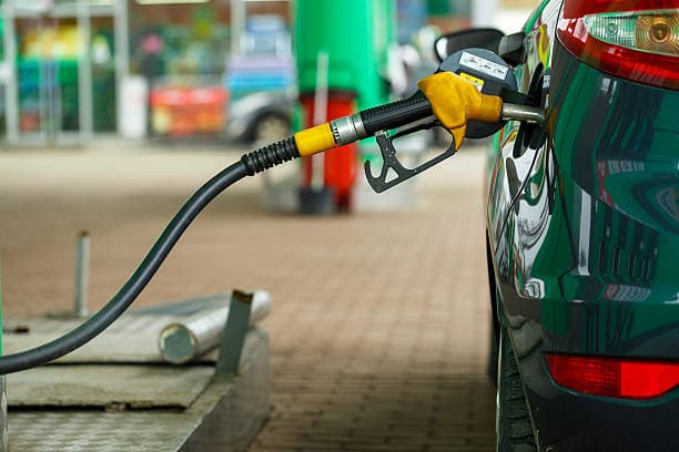 Benzine 4,30 lira indirim bekleniyor