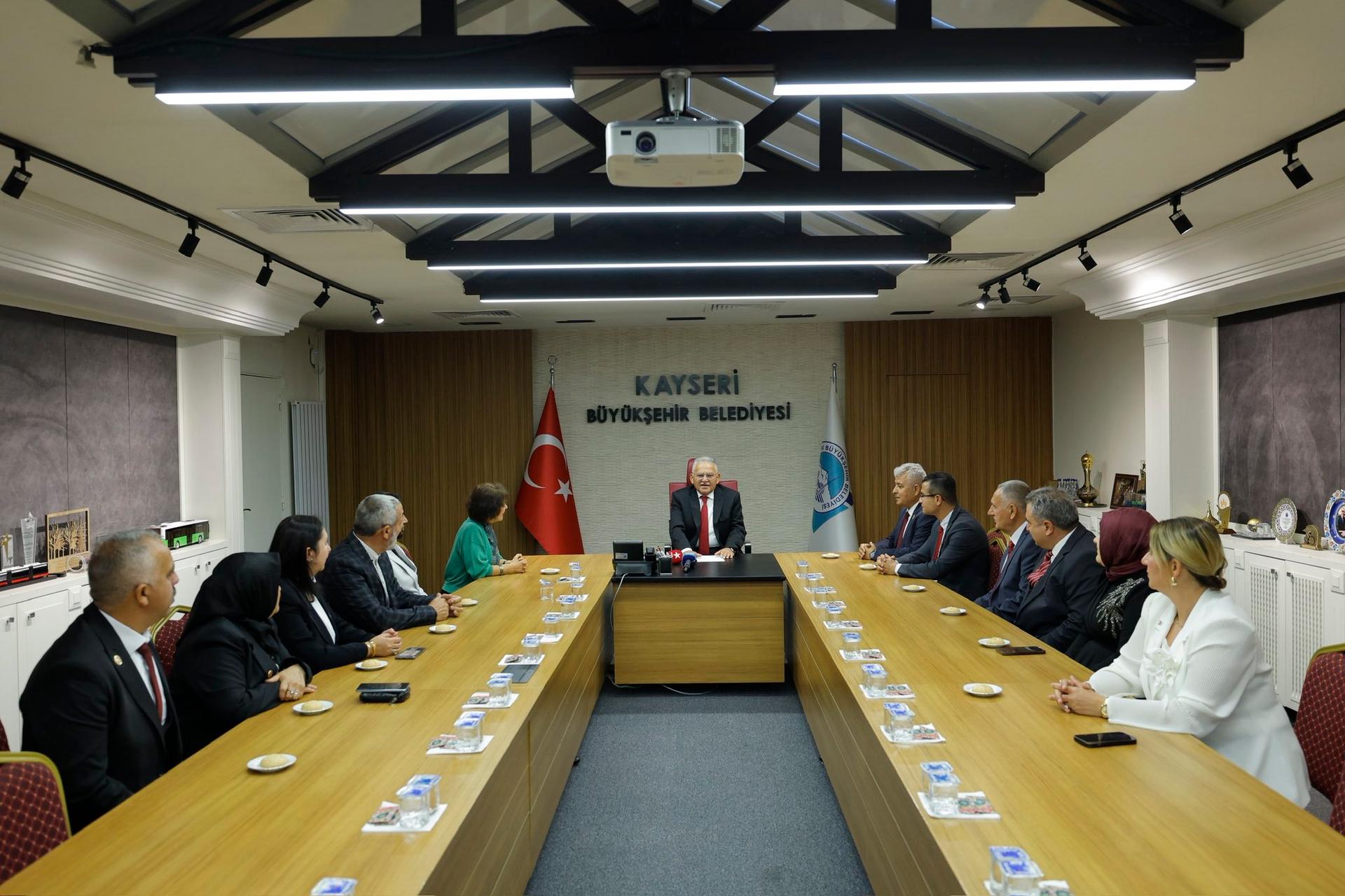 Kayserili muhtarlar, Başkan Büyükkılıç’ı ziyaret ettiler