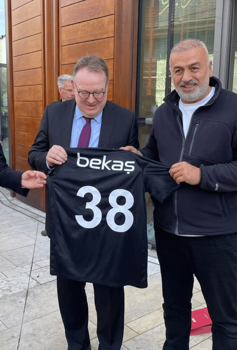 Köln Belediye Başkanına Kayserispor forması armağanı