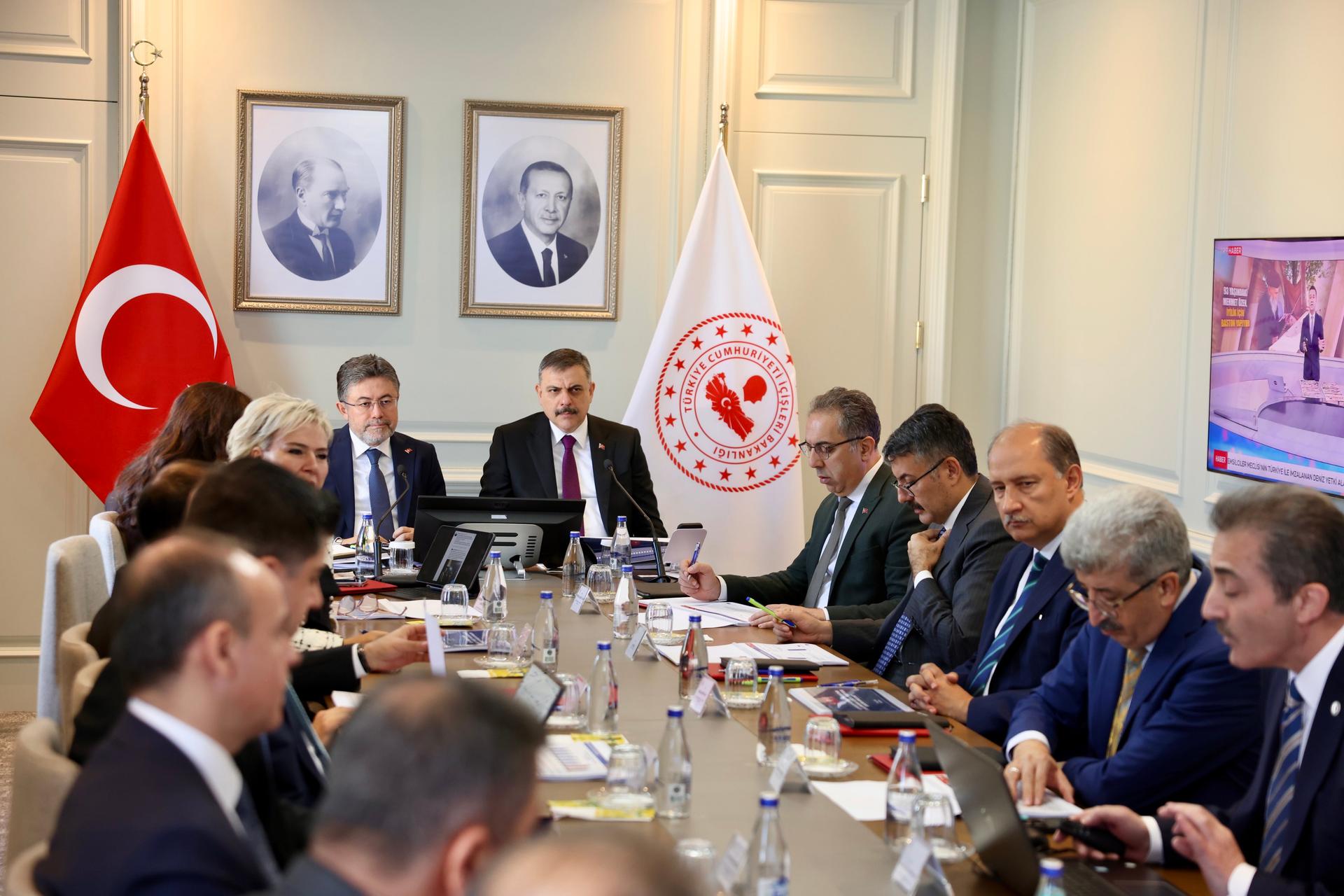 Bakan Çiftçi ve Bakan Yumaklı sokak hayvanları için yürütülen çalışmaları değerlendirdi
