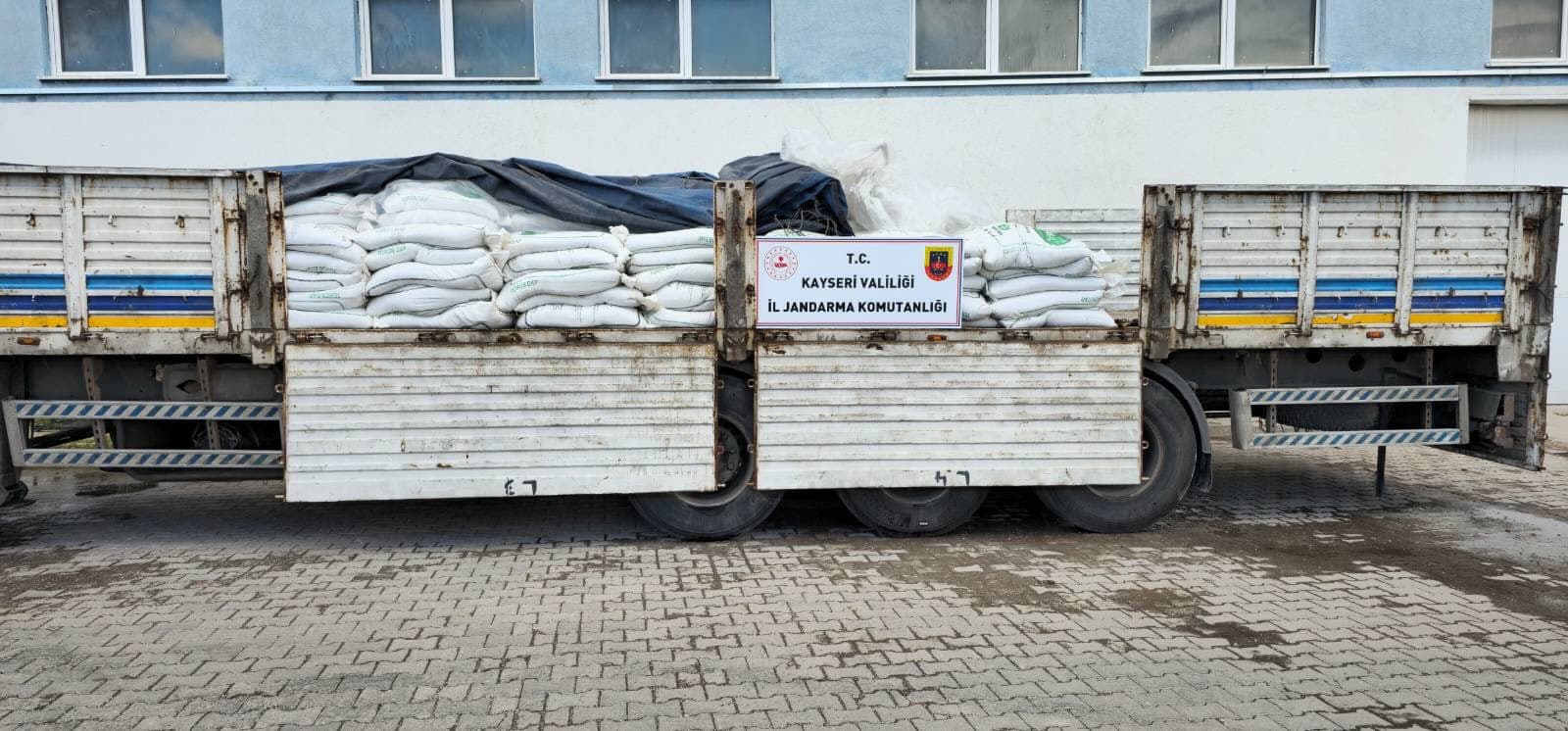 Jandarma’dan operasyon: 24 ton sahte tarım gübresi ele geçirildi