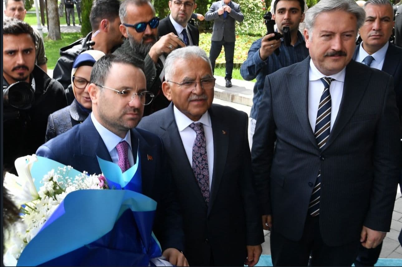 Bakan Gürlek Kayseri'de çeşitli temaslarda bulundu
