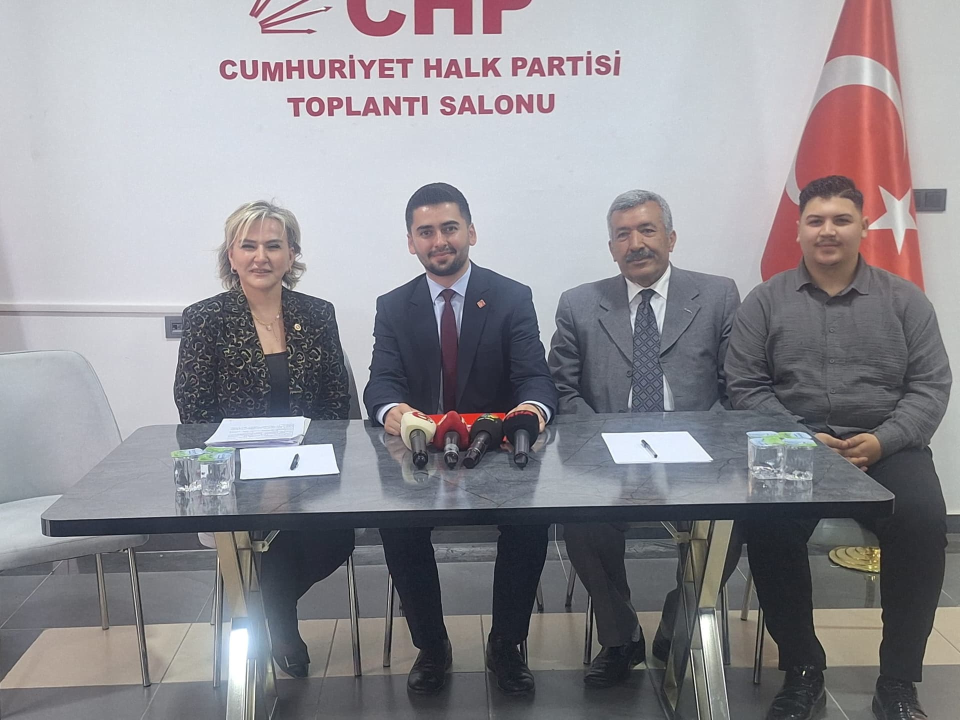 CHP İstanbul Milletvekili Özdemir, “Biz geleceğiz, hukuku tekrardan adaletle tesis edeceğiz”