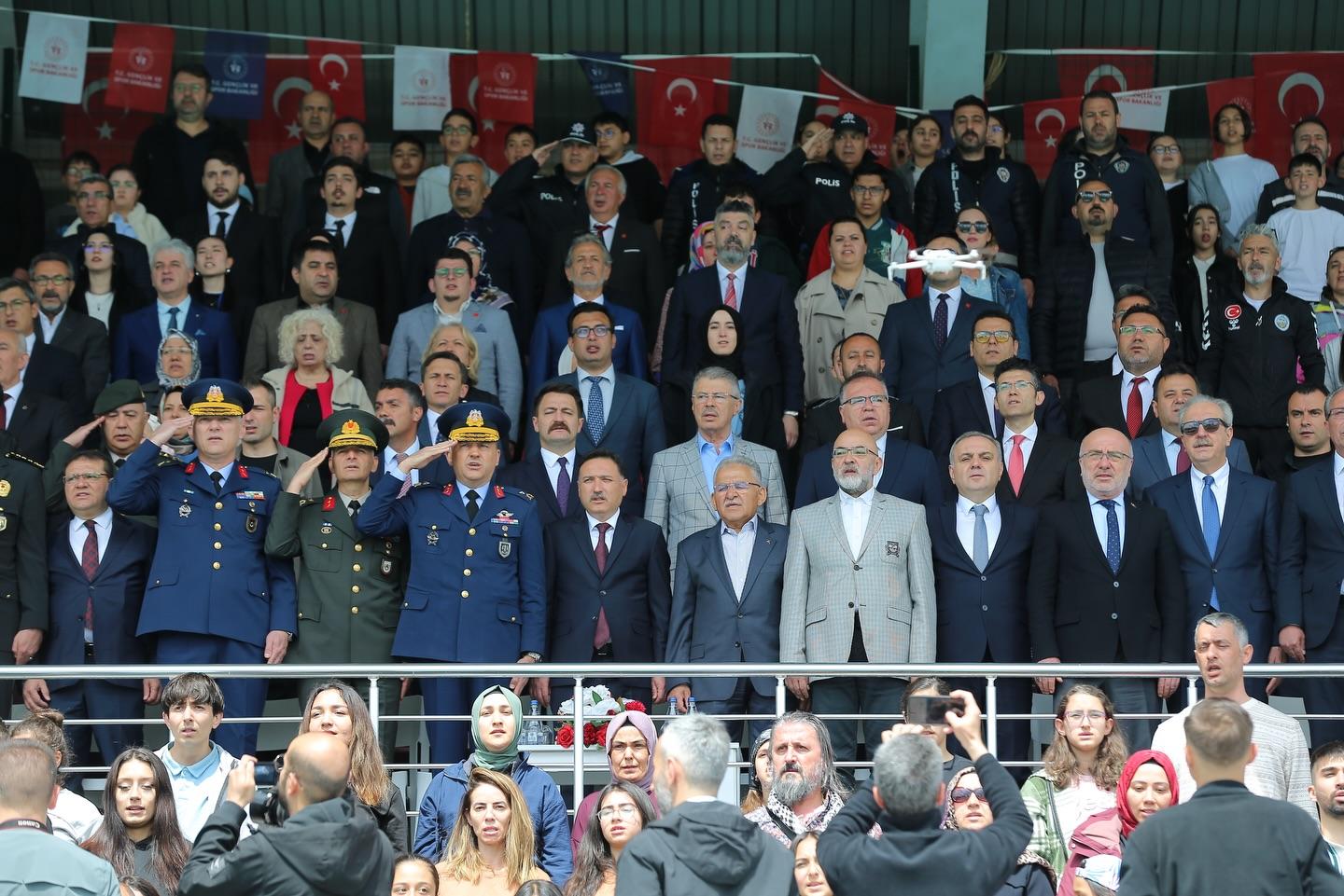 19 Mayıs Atatürk’ü Anma, Gençlik ve Spor Bayramı coşkuyla kutlandı