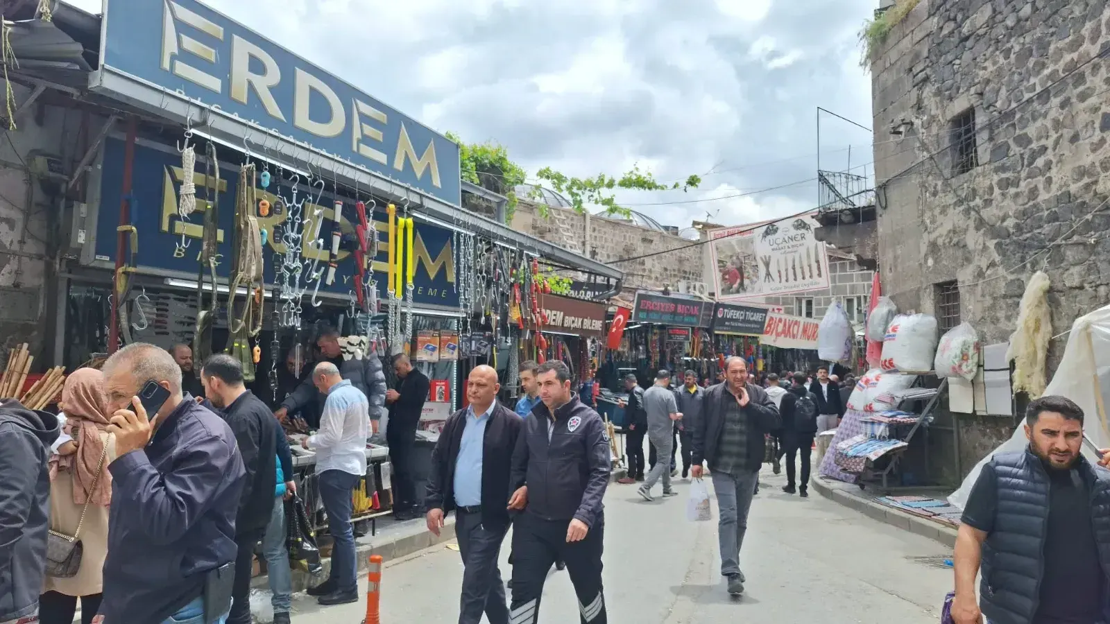 Kurban Bayramı öncesi vatandaşlar, bıçakçılara akın etti
