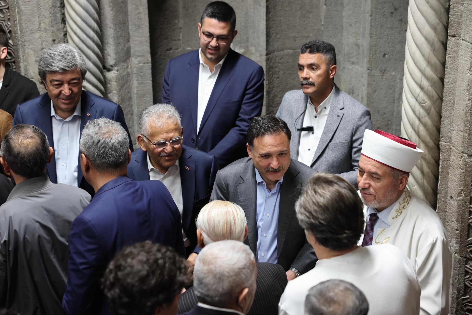 Kayseri protokolü Hunat Cami’nde bayramlaştı