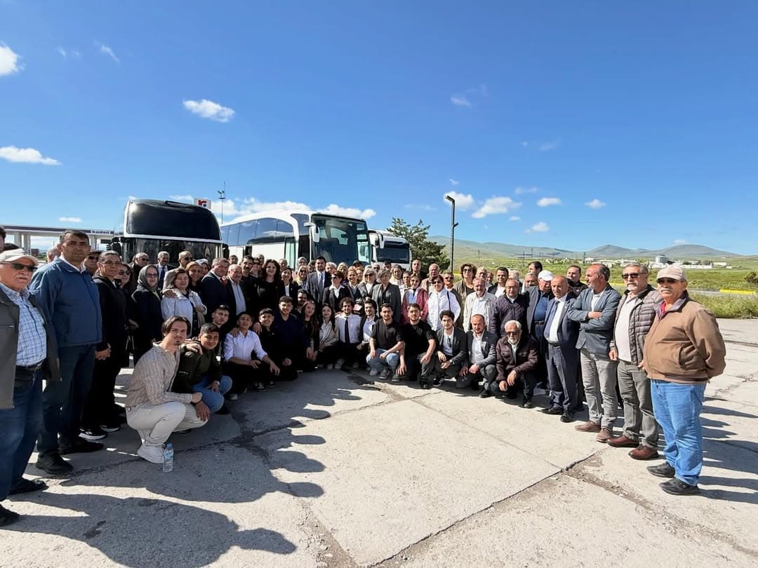 CHP Kayseri İl teşkilatı Özgür Özel ile bayramlaşmak üzere Ankara’ya gitti