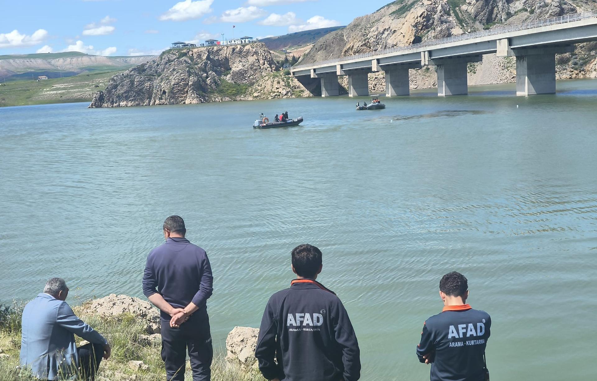 Kızılırmak’a düşen genci arama çalışmaları sürüyor