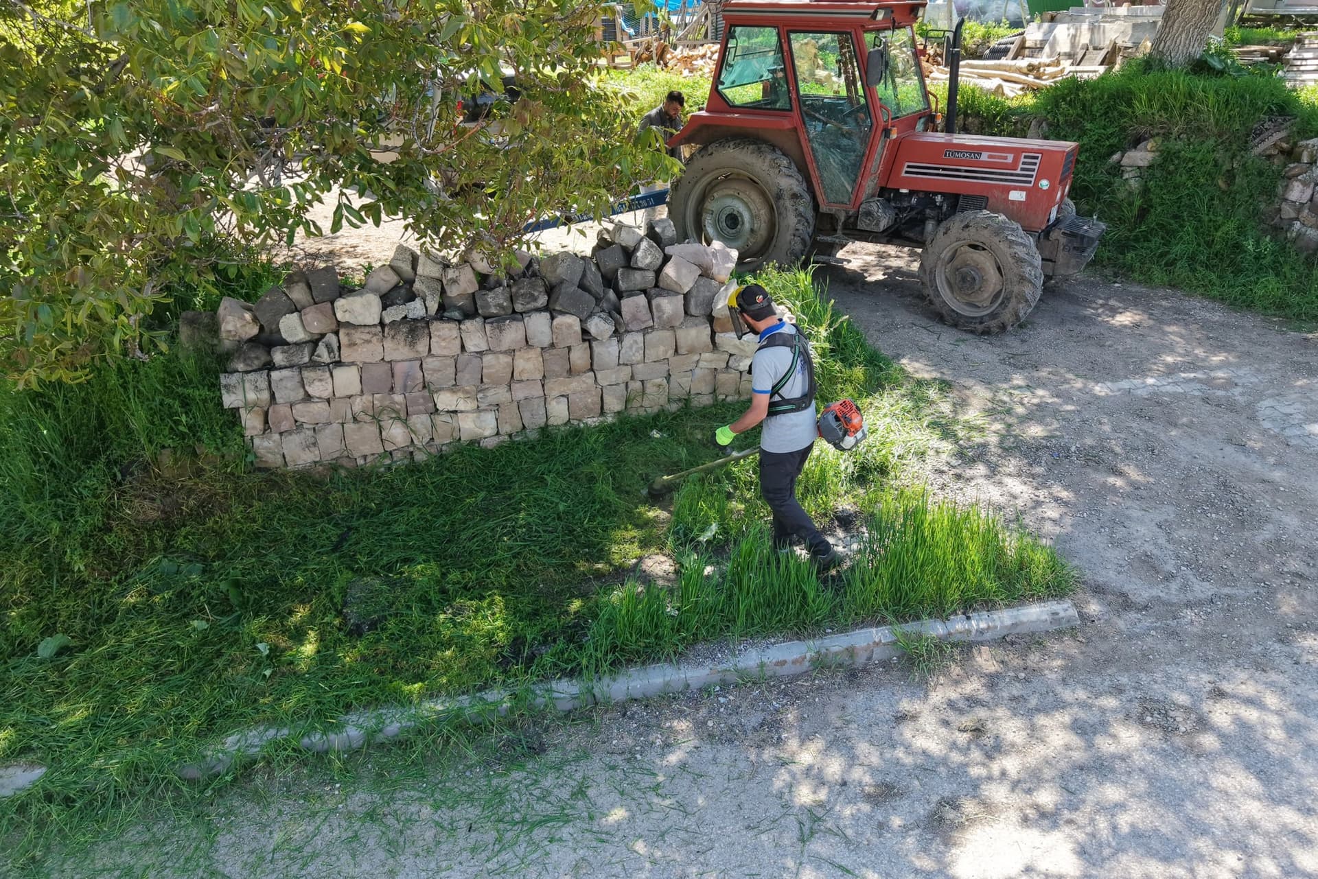 Bünyan’da yabani ot ve çevre temizliği çalışmaları sürüyor