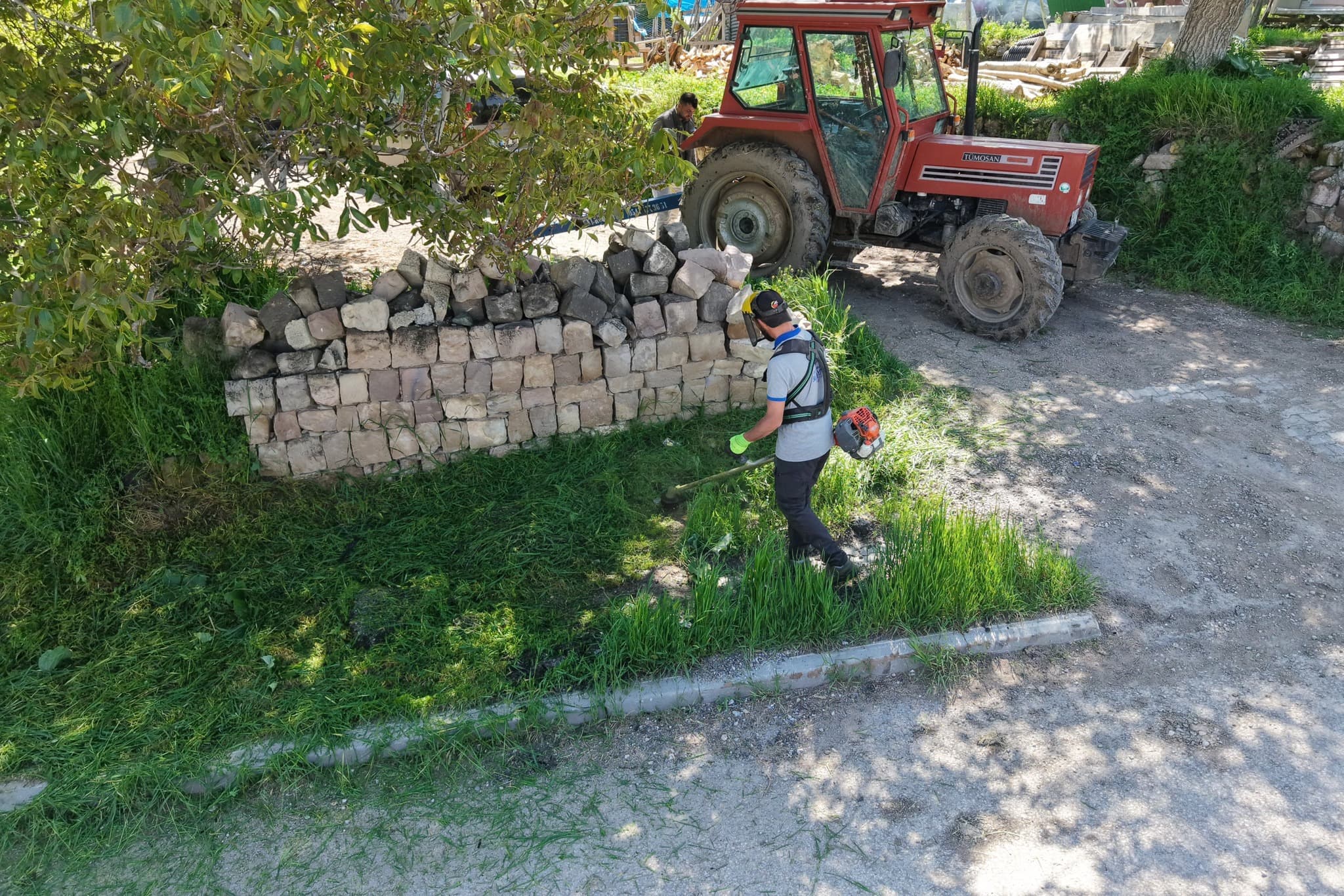 Bünyan’da yabani ot ve çevre temizliği çalışmaları sürüyor