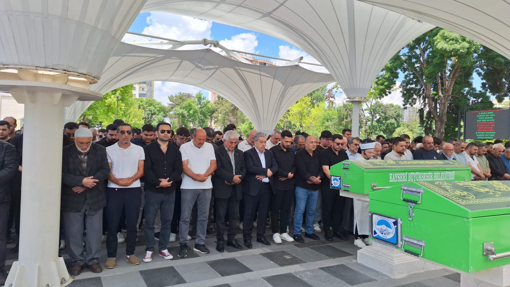 Mobilyakent’te yaşamına son veren esnaf son yolculuğuna uğurlandı