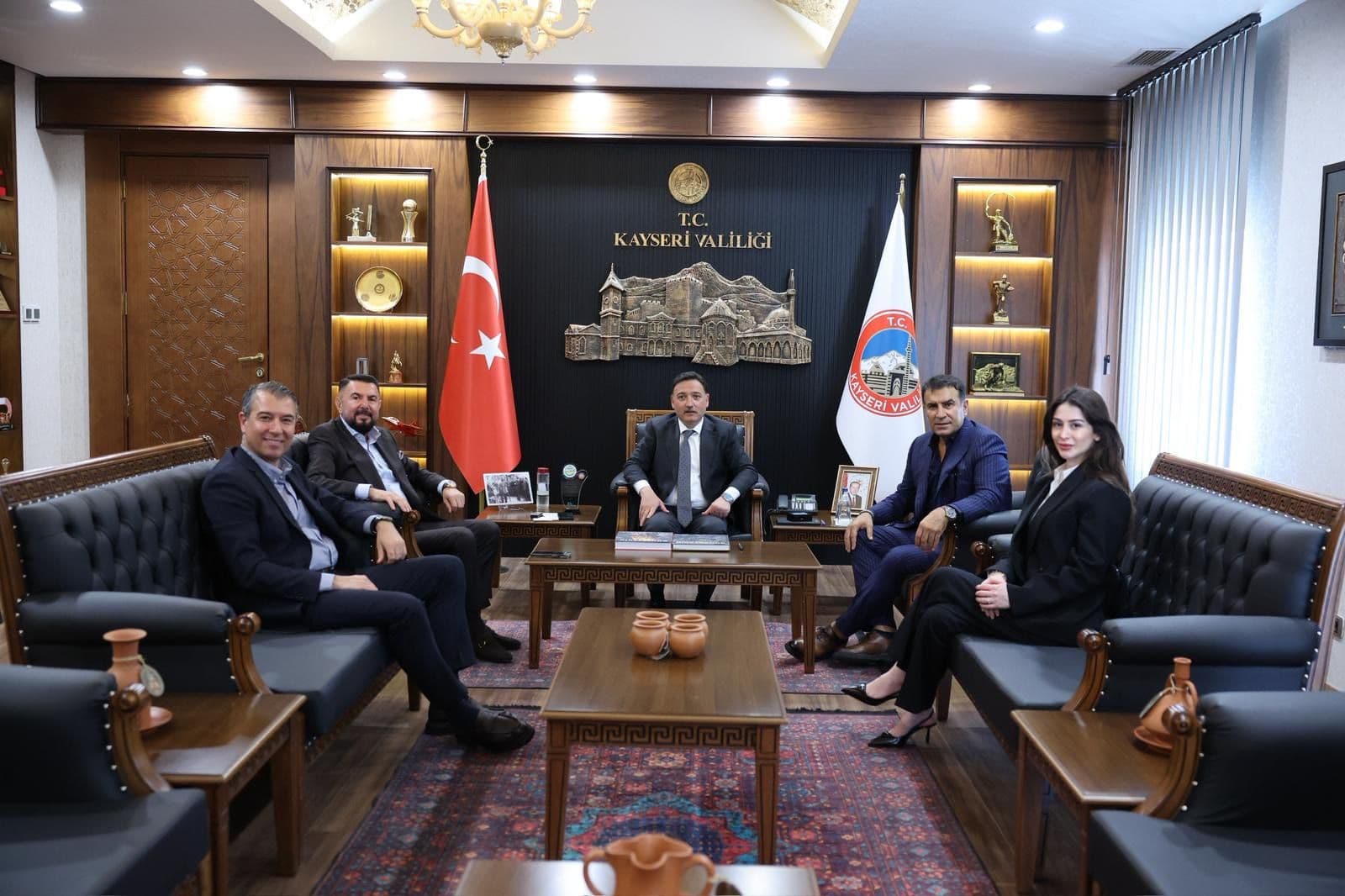 İnciroğlu Otomotiv Yönetim Kurulu Başkanı Vedat İnciroğlu, Vali Çiçek ve Başkan Büyükkılıç ile bir araya geldi