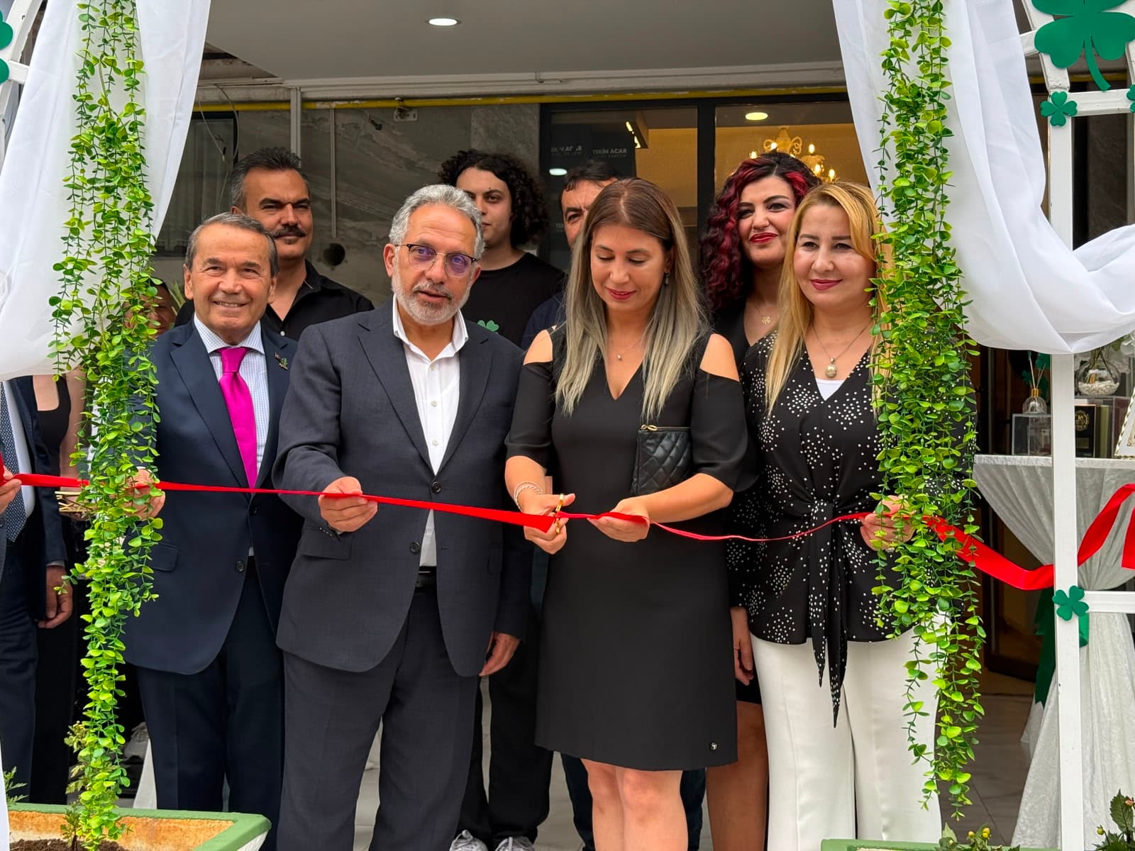 ‘Clover Beauty Parfume Shop’ Talas’ta hizmete açıldı