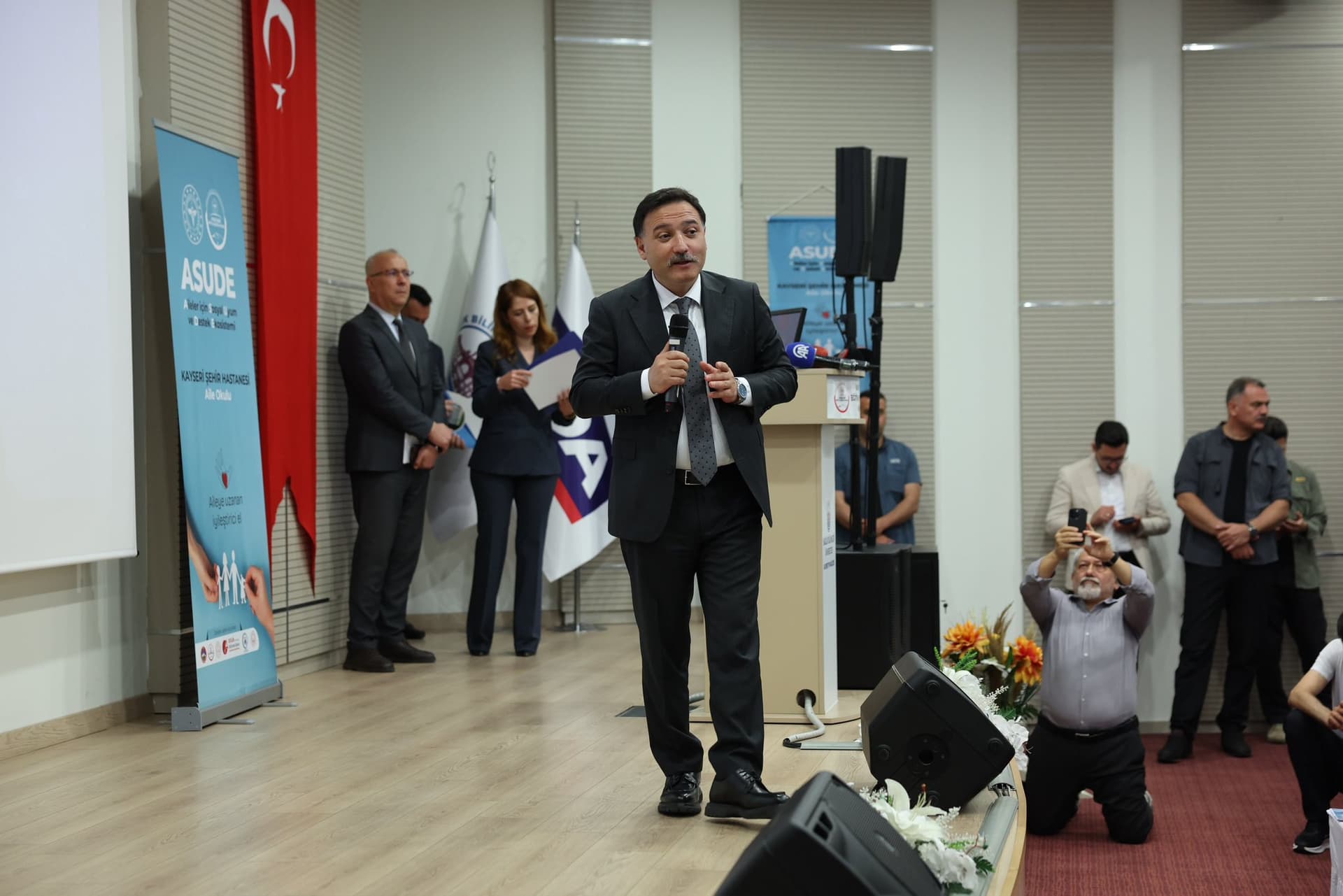 ASUDE Projesi kapsamında Aile Okulu’nun ilk mezunlarına belgeleri takdim edildi