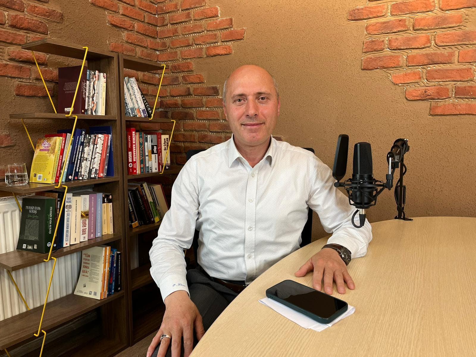 İlahiyatçı Hisar, “Gençlere sadece diploma değil, ahlak ve maneviyat da kazandırmalıyız”