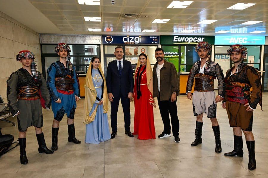 Kayseri'ye gelen gurbetçilere havaalanında sıcak karşılama
