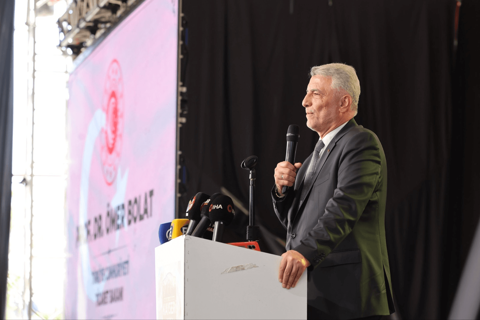 Bakan Bolat, “Çevremizdeki bu yangınlar, savaşlar sona erdiğinde Türkiye’ye daha fazla yatırımlar akacak”