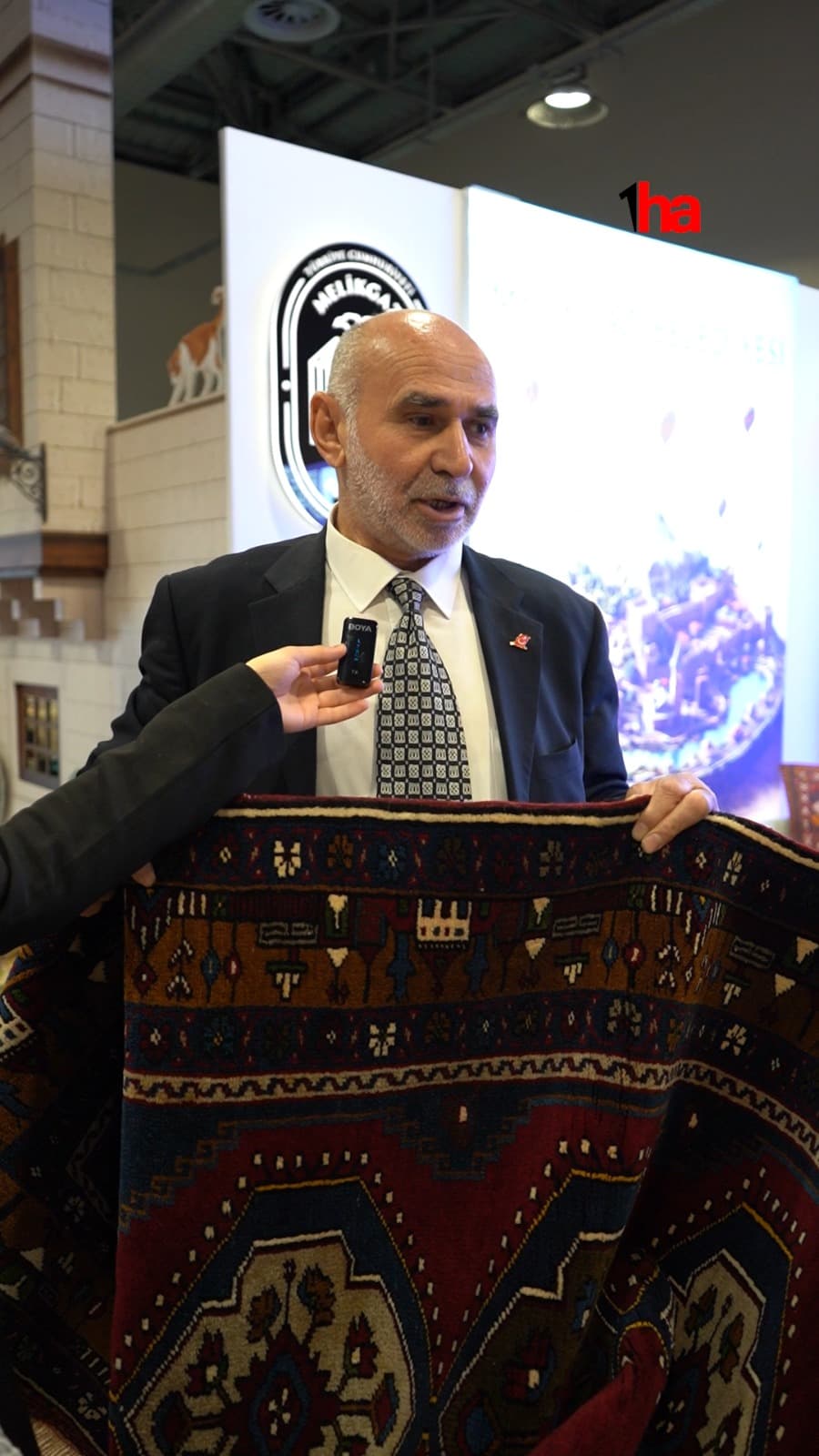 Kayseri İl Tanıtım Günleri’nde halı mezatı heyecanı yaşandı