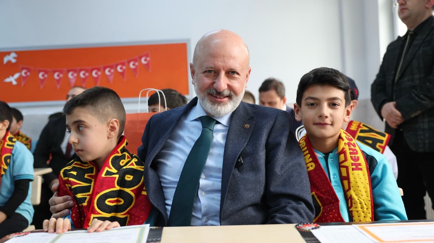 Kocasinan Belediyesi LGS’ye giren öğrencilere ikramda bulundu