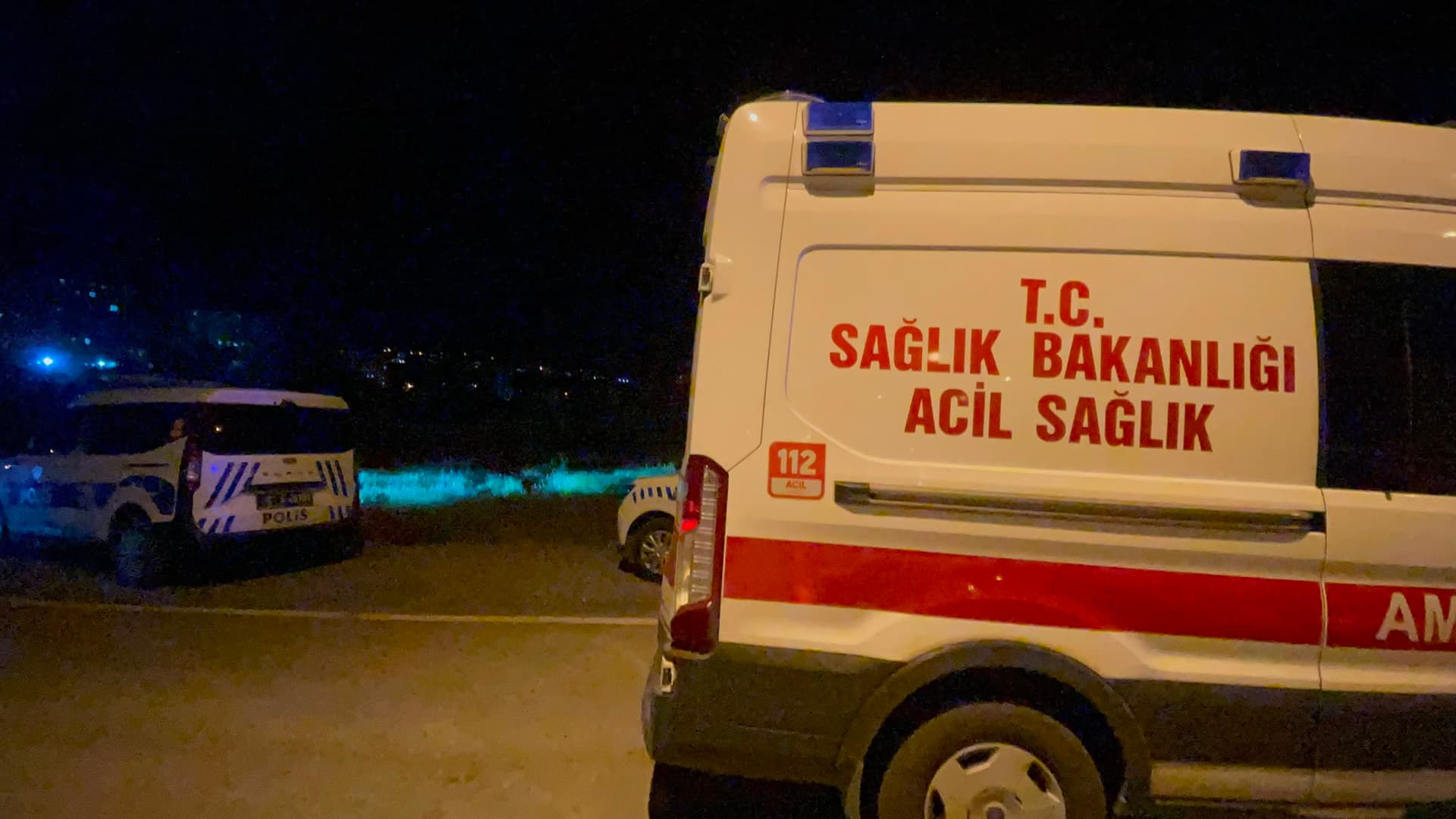 Bir kişi boş arazide silahla yaşamına son verdi