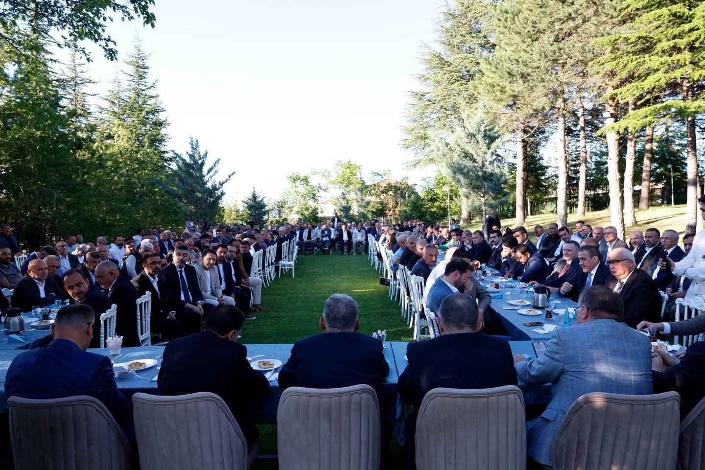 Vali Çiçek, merhum Şenol Esmer için düzenlenen programda taziyeleri kabul etti