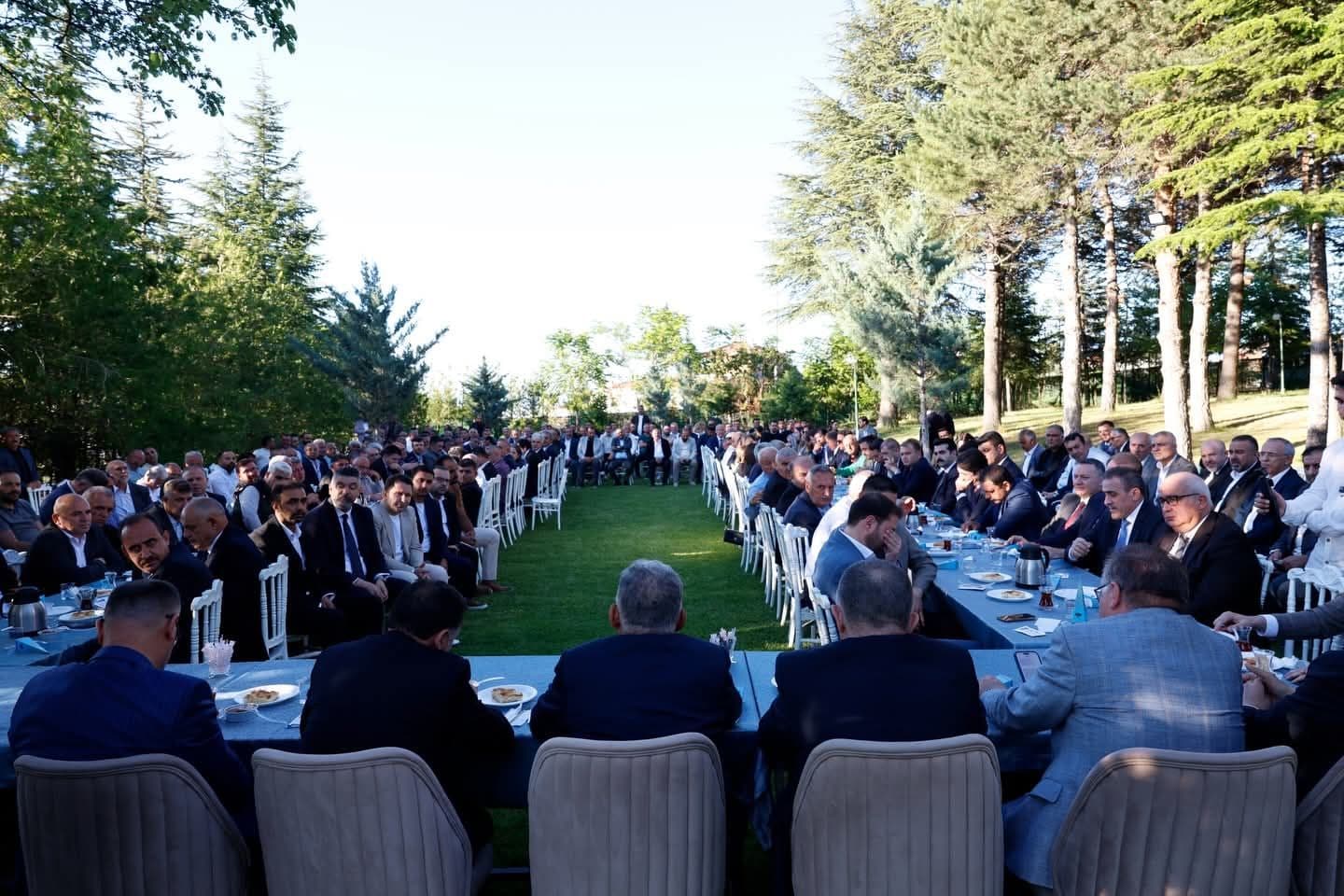 Vali Çiçek, merhum Şenol Esmer için düzenlenen programda taziyeleri kabul etti