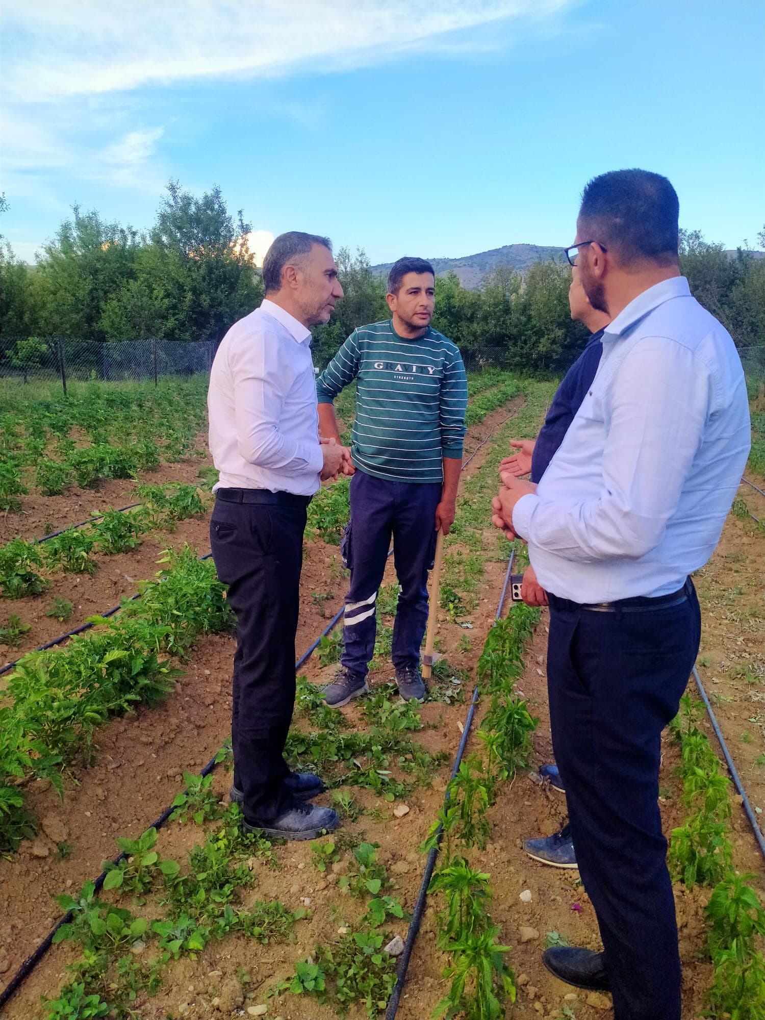 Başkan Altun, Yeşilhisar’da mevsimlik işçiler, Yahyalı’da çiftçilerle buluştu