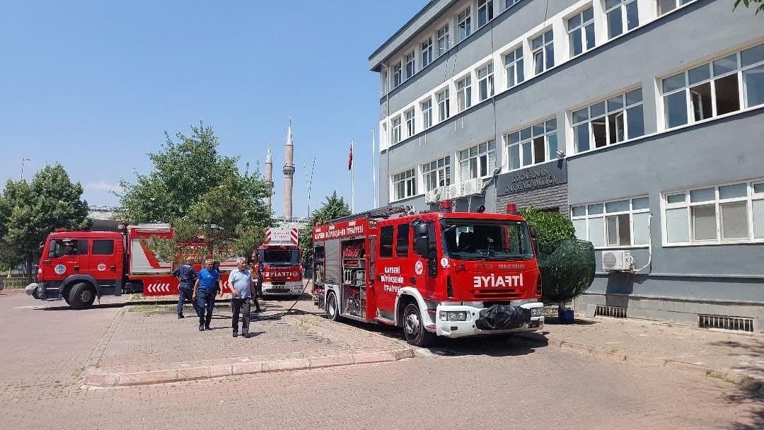 Kocasinan Kaymakamlığı'nda çıkan yangın söndürüldü